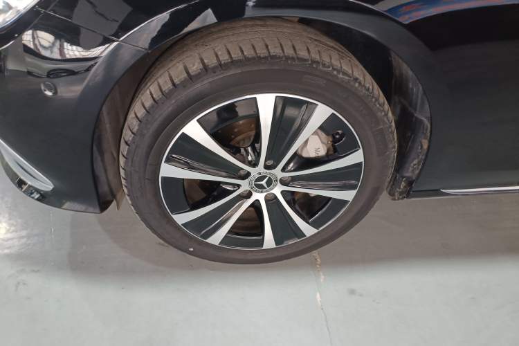 Used Mercedes-Benz E-Class New Energy 2022 Second Facelift E 350 e L Plug-in Hybrid Sports Sedan Exterior 4