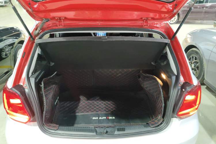 Used Volkswagen Polo 2016 1.6L Automatic Comfort Model
