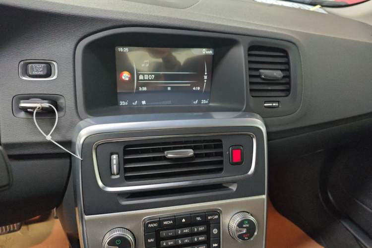 Used Volvo S60 2015 S60L 2.0T Zhiyuan Edition
