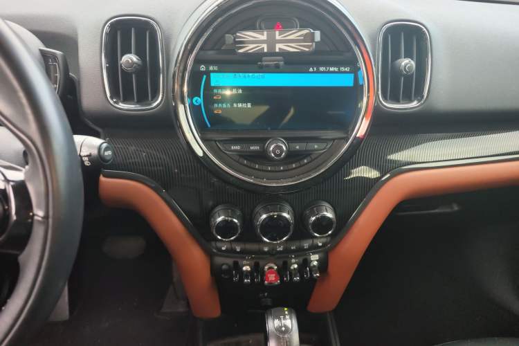Used MINI Countryman 2018 1.5T COOPER ALL4 Artist Audio And AC Panel