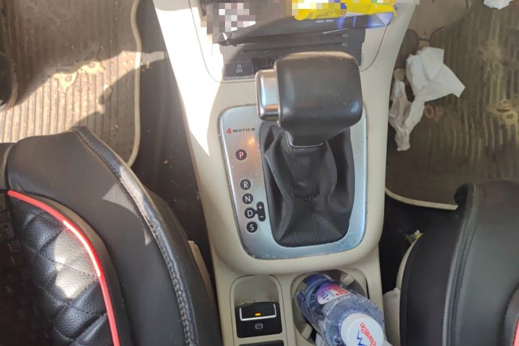 Used Volkswagen Tiguan 2010 2.0 TSI Automatic All-Wheel Drive Flagship Edition Gear Lever