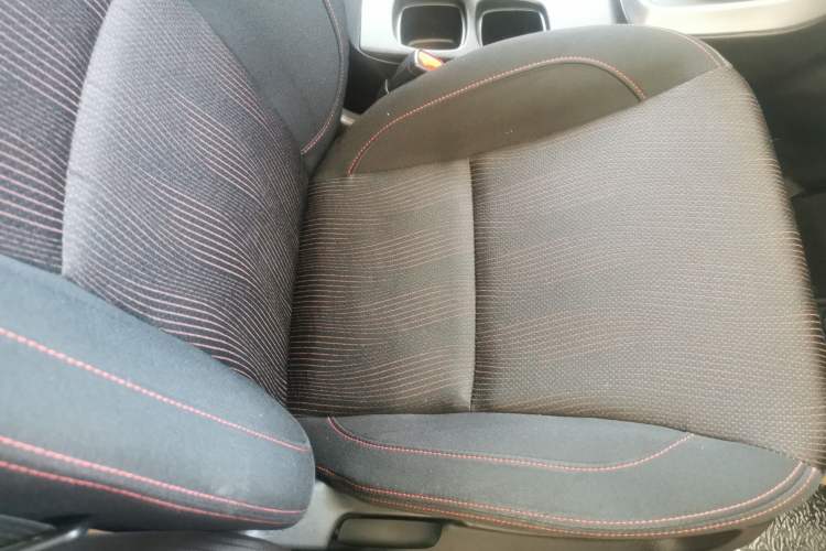 Used Suzuki S-Cross 2015 1.6L CVT Two-Wheel Drive Entry-Level Trim Right Front Seat