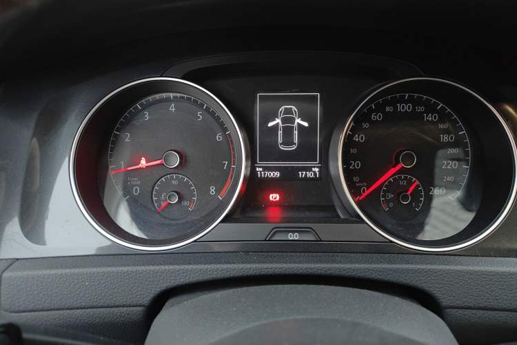 Used Volkswagen Golf 2017 1.6L Automatic Comfort Million-Vehicle Anniversary Edition