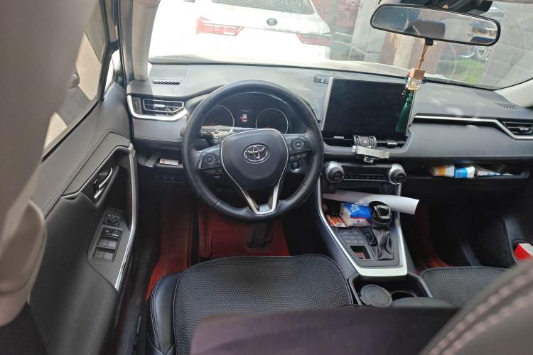 Used Toyota Wildlander 2022 2.0L CVT 4x4 Luxury PLUS Edition
