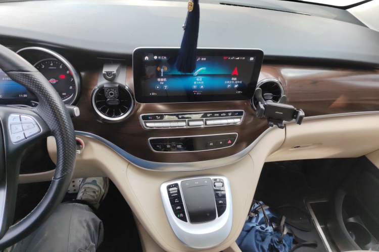 Used Mercedes-Benz V-Class 2021 V 260 Avantgarde Edition