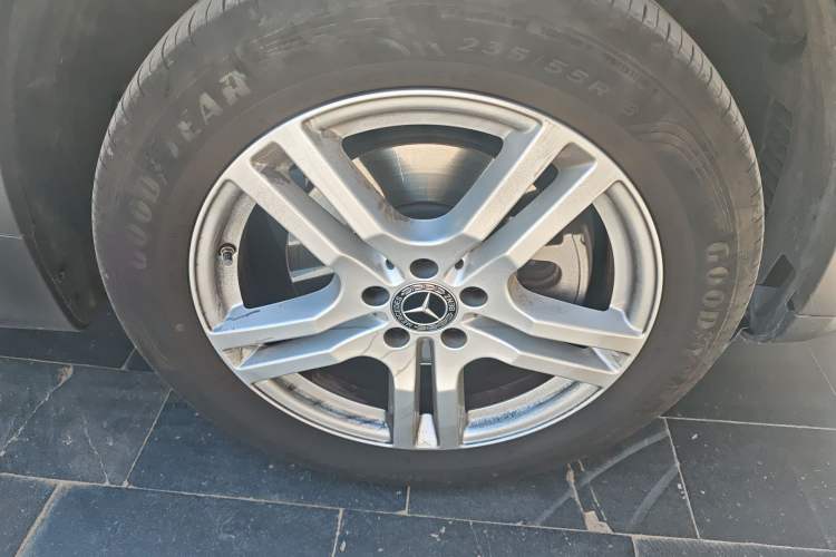 Used Mercedes-Benz GLB 2023 GLB 220 Sport Edition Right Front Wheel Hub