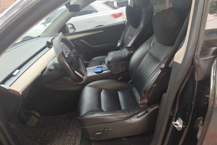 Used Tesla Model Y 2021 Long-Range All-Wheel-Drive Version
