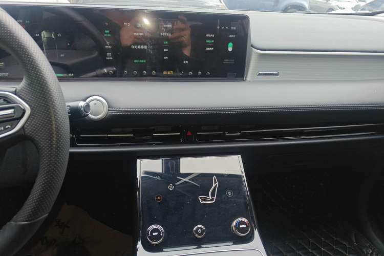 Used NETA U 2023 NETA U-Ⅱ Challenge Edition 500 U Show – Lithium Iron Phosphate Audio And AC Panel