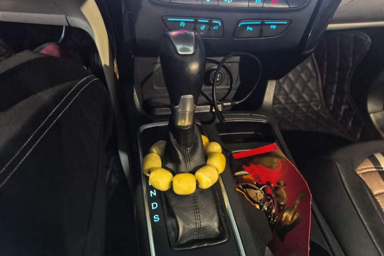 Used Ford Kuga 2017 EcoBoost 245 Four-Wheel Drive Titanium Edition Gear Lever