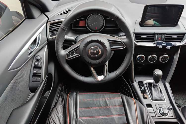 Used Mazda CX-4 2018 2.0L Automatic Two-Wheel Drive Blue Sky Dynamic Version China VI Standard Steering Wheel