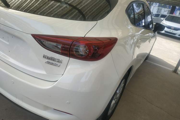 Used Mazda 3 Axela 2017 Hatchback 1.5L Automatic Luxury Model Emission Standard China V Exterior 3