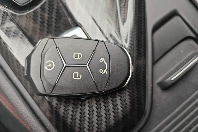 Used Lynk & Co 02 2018 1.5T DCT Two-Wheel Drive Pro Version China V Emission Standard Vehicle Key