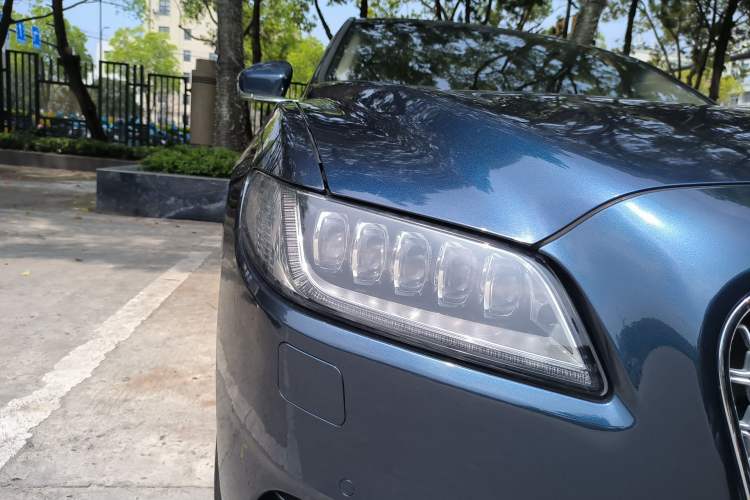 Used Lincoln Continental 2017 2.0T Two-Wheel Drive Prestige Edition Right Front Headlight