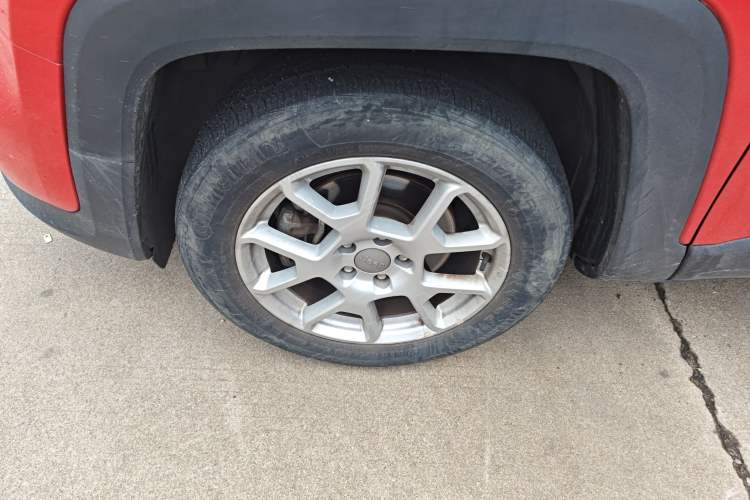 Used Jeep Renegade 2019 220T Automatic Leading Edition Left Front Wheel Hub