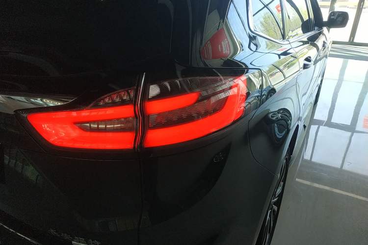 Used Ford Edge 2021 PLUS EcoBoost 245 Two-Wheel-Drive Titanium 7-Seater