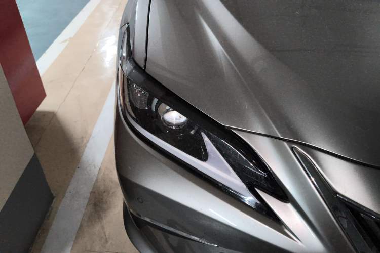 Used Lexus ES 2020 300h Premier Edition
