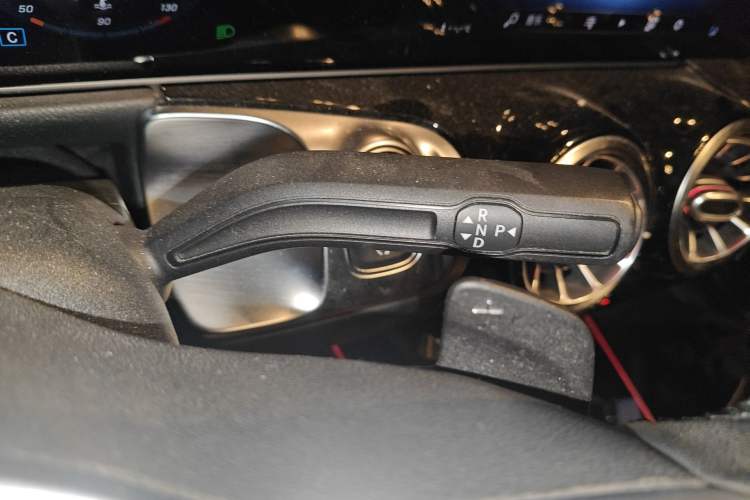 Used Mercedes-Benz GLB 2020 Facelift GLB 200 Fashion Edition Gear Lever