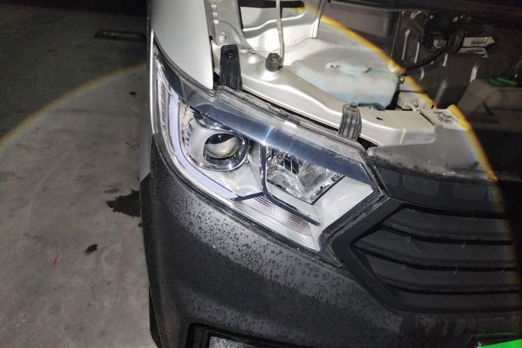 Used CHANGAN KUAYUE Xing V3 2023 1.5L Gasoline Standard Model 5-Seater Passenger Vehicle Right Front Headlight