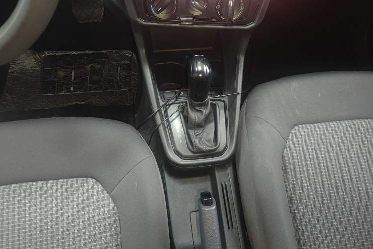 Used Volkswagen Santana 2019 1.5L Automatic Fashion Edition China VI Gear Lever