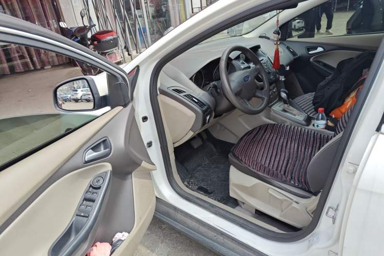 Used Ford Focus 2012 Sedan 1.6L Automatic Comfort Model
