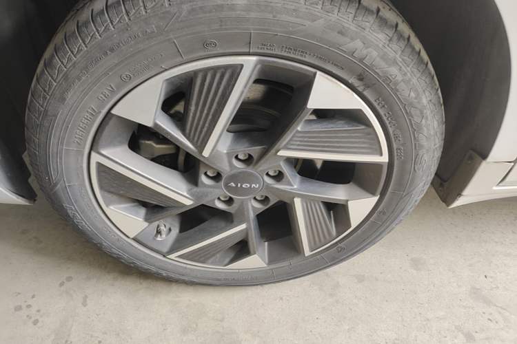 Used AION S Plus 2021 80 Ultra-Long Range Edition Right Rear Wheel Hub