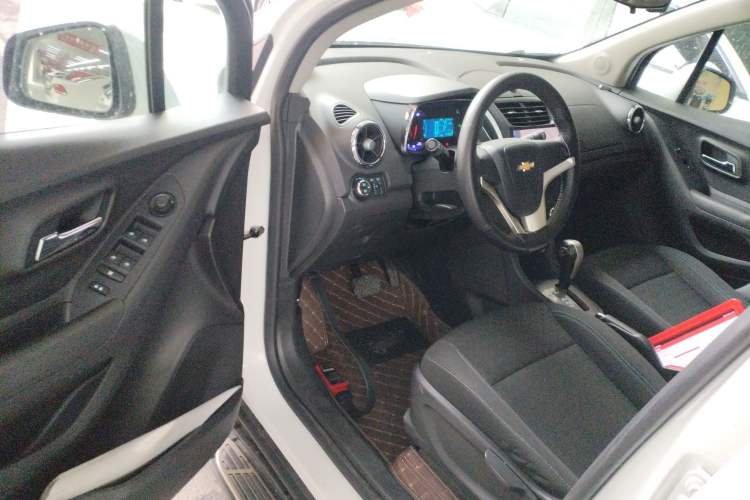 Used Chevrolet Trax 2016 1.4T Automatic Two-Wheel Drive Comfort Version with Sunroof Driver Seat