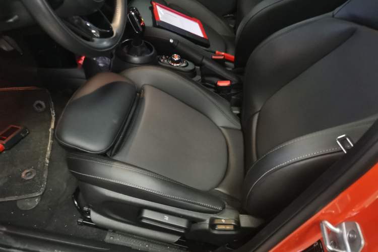 Used MINI MINI 2021 1.5T COOPER Classic Edition Five-Door Version
