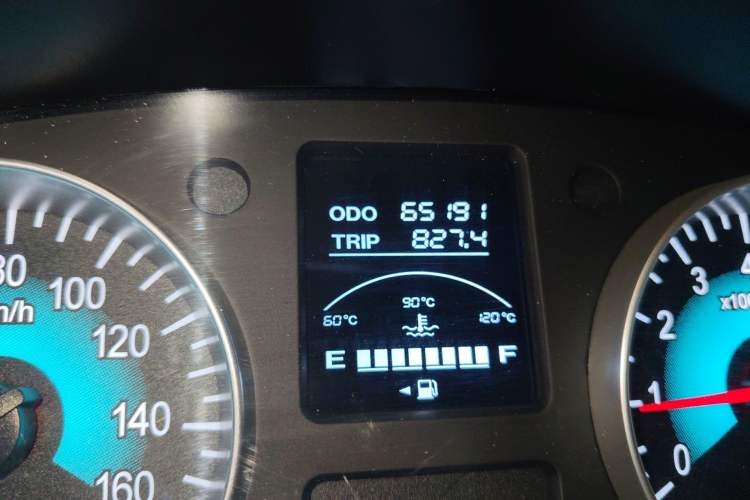 Used Jinbei Gold Hiace 2023 1.5L Passenger Vehicle Engineering Lion 5/6/7 Seater Odometer Close Up