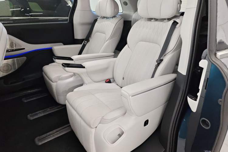 Used VOYAH Dream 2025 PHEV Four-Wheel-Drive Flagship Kunpeng Edition
