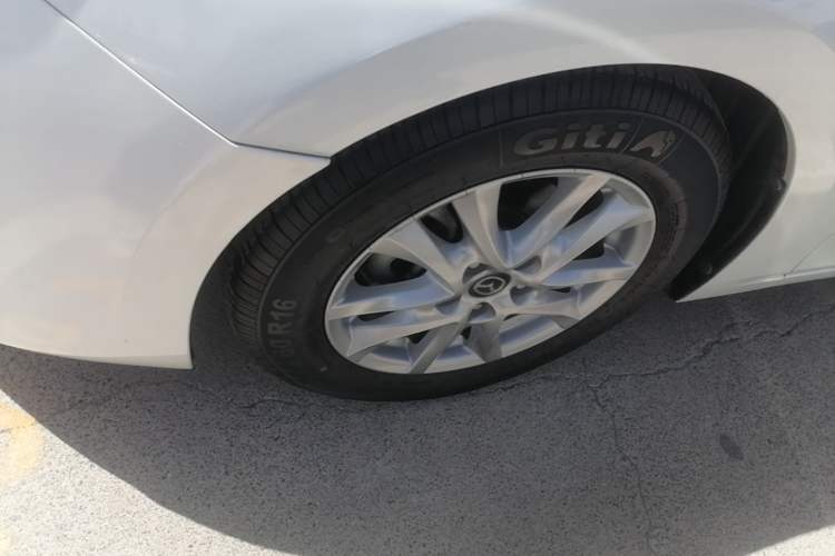 Used Mazda 3 Axela 2017 Sedan 1.5L Automatic Comfort Model Emission Standard China V Exterior 4