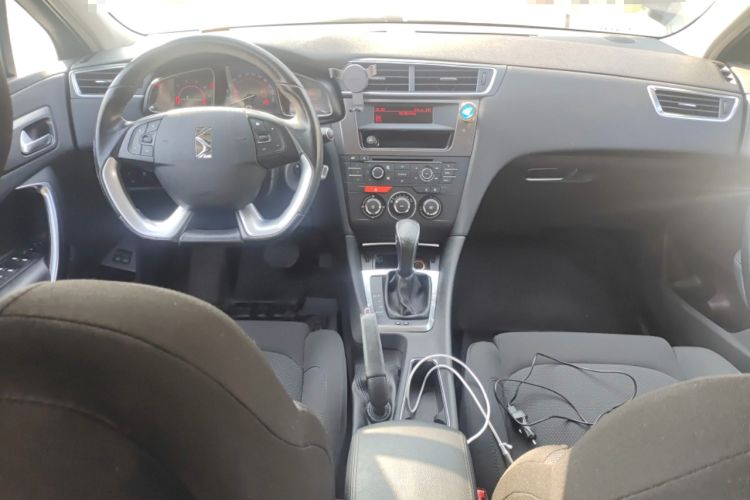 Used DS 5LS 2014 1.8L automatic Comfort version VTi140