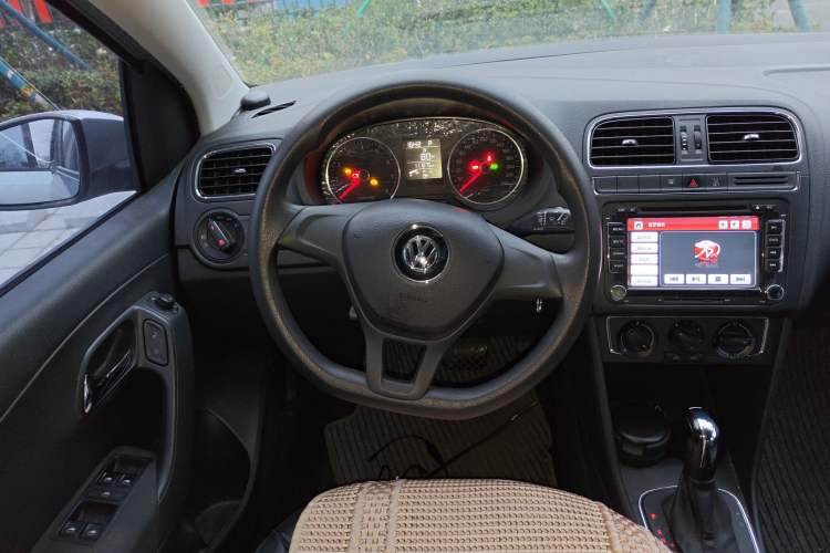 Used Volkswagen Polo 2014 1.6L Automatic Comfort Edition Steering Wheel