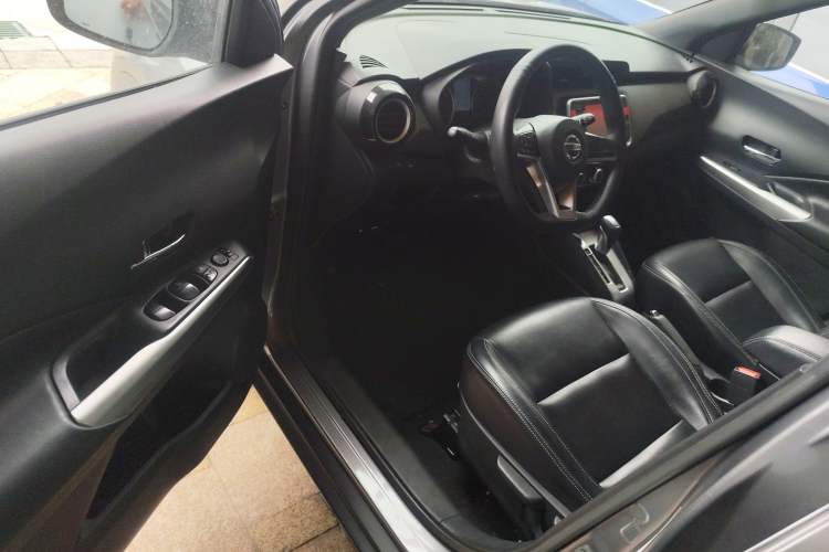 Used Nissan Kicks 2019 1.5L CVT Cool Enjoy Edition Driver Seat