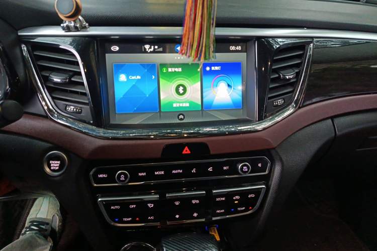 Used GAC Trumpchi GS8 2017 320T Two-Wheel Drive Luxury Smart Connectivity Version (7 Seats) Audio And AC Panel