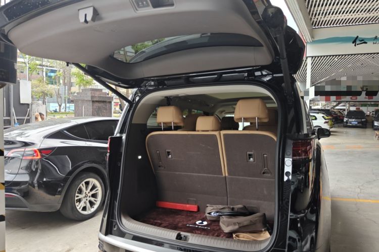 Used Denza D9 2022 DM-i 1040 Prestige Model
