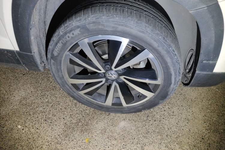 Used Volkswagen Tharu 2020 280TSI Two-Wheel Drive Luxury Plus Version China VI Standard Right Front Wheel Hub