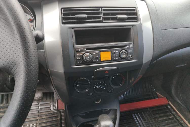 Used Nissan Livina 2010 Jingyue Edition 1.6L Automatic All-in-One Model Audio And AC Panel