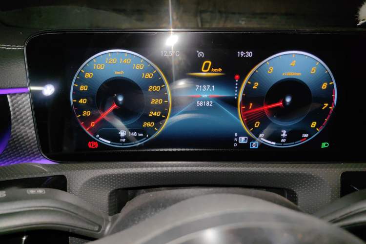 Used Mercedes-Benz A-Class 2022 Second Facelift A 200 L Sport Sedan Fashion Version Odometer Close Up