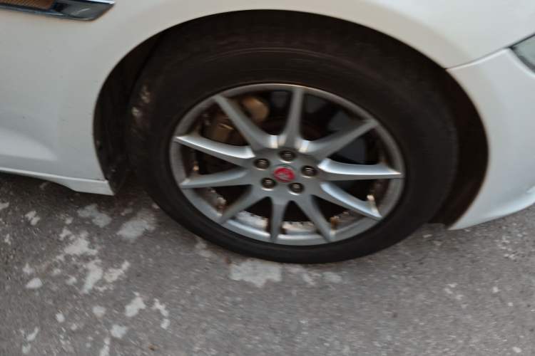 Used Jaguar XJ 2014 XJL 2.0T Two-Wheel-Drive Elegant Business Edition Right Front Wheel Hub