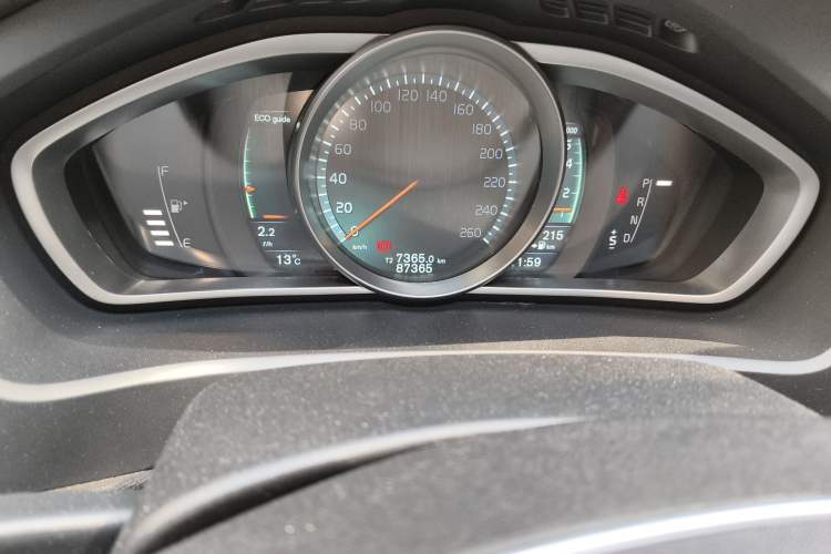 Used Volvo V40 2015 1.6T Zhiyi Edition
