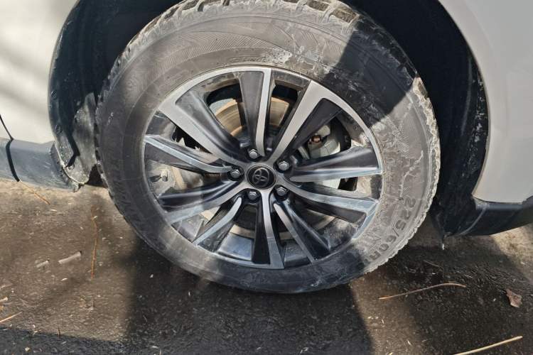 Used Toyota Harrier 2022 Dual-Engine 2.5L CVT Two-Wheel Drive Luxury Edition Right Front Wheel Hub