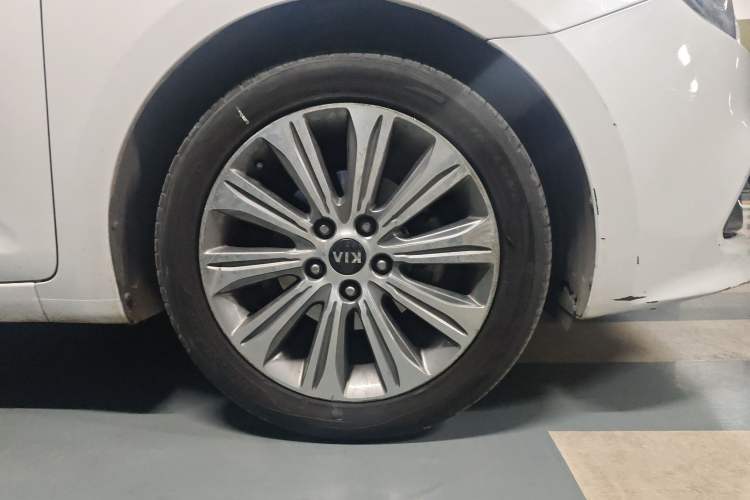 Used Kia K4 2015 1.8L Automatic GLS Special Right Front Wheel Hub