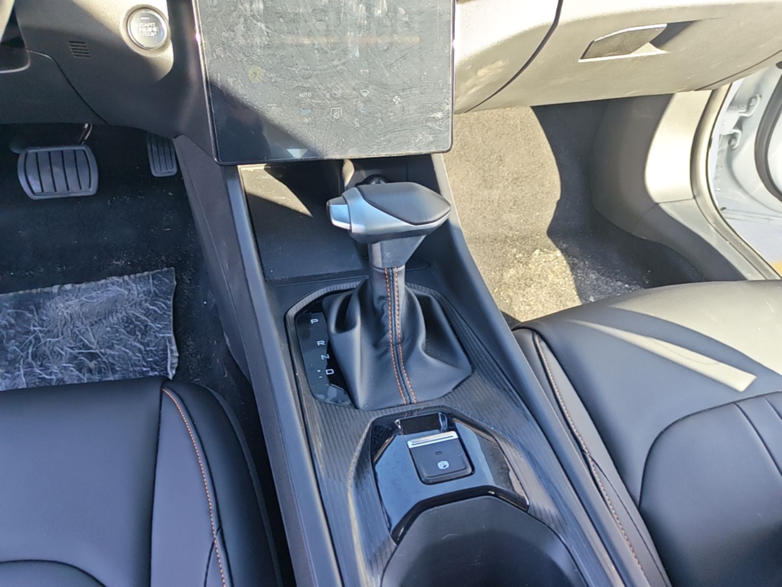 Dongfeng Aeolus Yixuan 2026 1.5L Automatic Luxury Edition — снимка 16