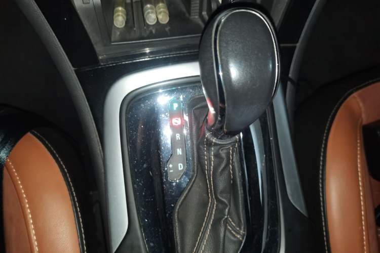 Used Buick Regal 2015 1.6T Elite Tech Model Gear Lever