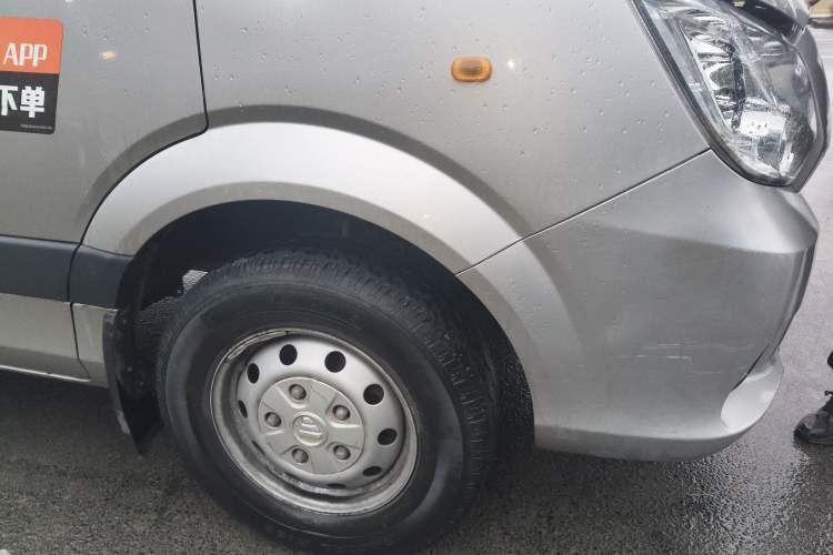 Used Foton Toano 2023 Joy Elephant Multi-Function 2.0T Manual Long-Wheelbase Mid-Roof Model with Single Rear Tire Available in 5/6/7/9-Seater Configurations