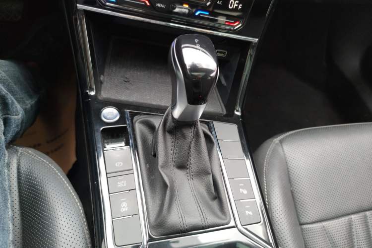 Used Volkswagen Passat 2022 330TSI Luxury Edition Gear Lever