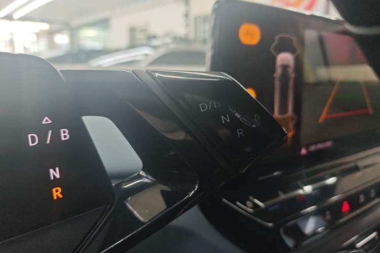 Used Volkswagen ID.4 X 2022 Pure Long-Range Version Gear Lever