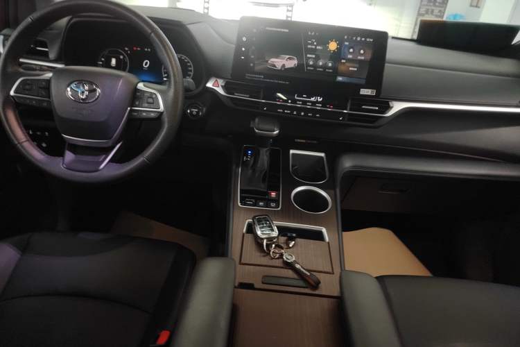 Used Toyota Granvia 2024 2.5L Hybrid Prestige PLUS Edition Audio And AC Panel