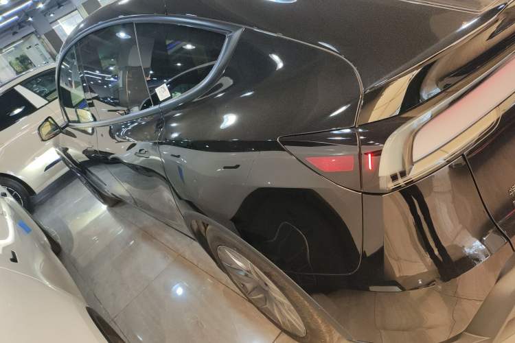 Used Tesla Model Y L 2025 Model Long-Range All-Wheel-Drive Version