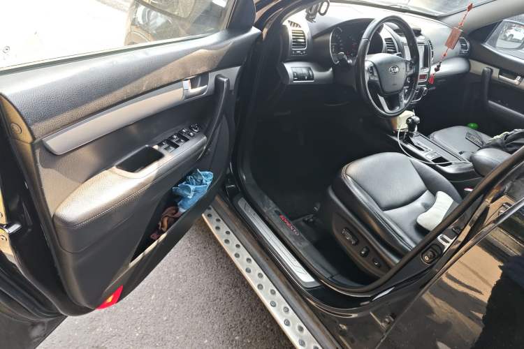 Used Kia Sorento 2013 2.4L 5-Seater Gasoline Comfort Version China IV Standard Driver Seat